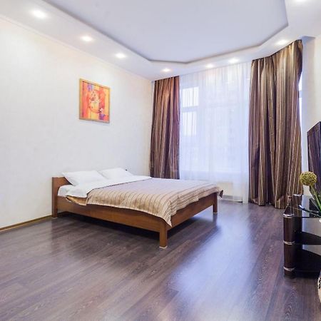Navit Apartments With Breakfast,Near The Railway Station, The City Center, The Park Kiev Esterno foto